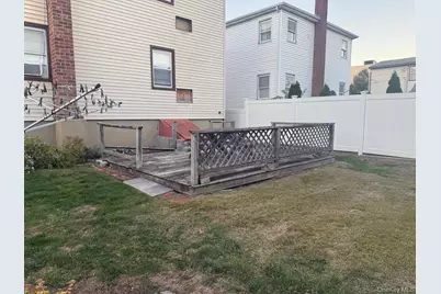 110 Evergreen Avenue #1st Floor, Lynbrook, NY 11563 - Photo 18