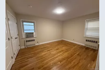 110 Evergreen Avenue #1st Floor, Lynbrook, NY 11563 - Photo 8