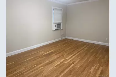110 Evergreen Avenue #1st Floor, Lynbrook, NY 11563 - Photo 4