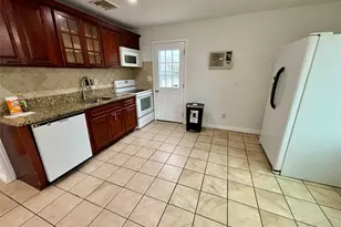 445 Madison Ave, Brentwood, NY 11717 - Photo 6