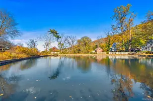 2 Edwards St, Roslyn Heights, NY 11577 - Photo 18