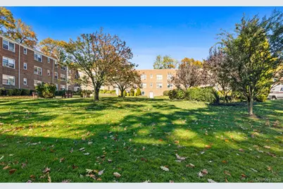 2 Edwards Street #3D, Roslyn Heights, NY 11577 - Photo 4