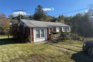 1663 N Thompson Dr, Bay Shore, NY 11706 - Photo 4
