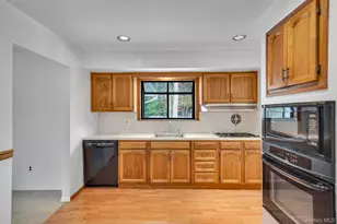 2 Garden Ct, Port Jefferson Station, NY 11776 - Photo 8