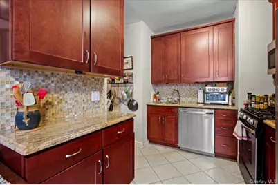 2 Westchester Ave #2L, White Plains, NY 10601 - Photo 16