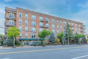 504 Merrick Rd, Lynbrook, NY 11563 - Photo 2