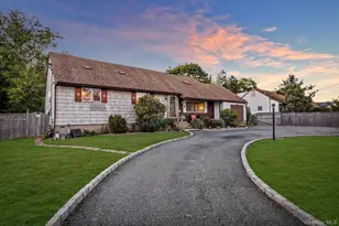 270 Smith Ave, Islip, NY 11751 - Photo 2