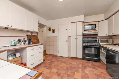 270 Smith Avenue, Islip, NY 11751 - Photo 6