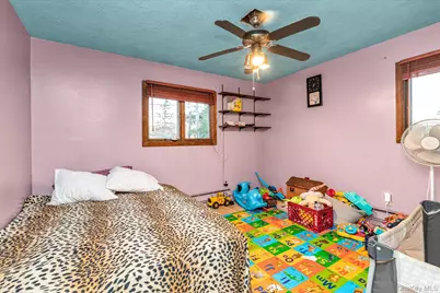 270 Smith Avenue, Islip, NY 11751 - Photo 10