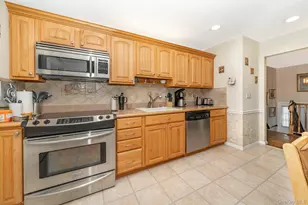 16 Sue-Ann Ct, North Babylon, NY 11703 - Photo 4