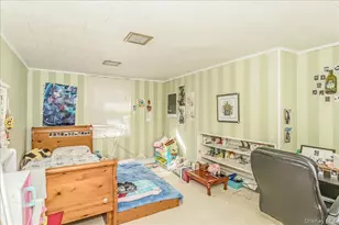 1683 Stewart Ave, New Hyde Park, NY 11040 - Photo 18