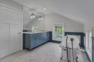 22 Fort Salonga Rd, Centerport, NY 11721 - Photo 26