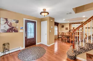 27 Hollister Ln, Islip, NY 11751 - Photo 2