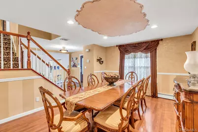 27 Hollister Lane, Islip, NY 11751 - Photo 4