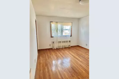 110 Evergreen Avenue #2nd Floor, Lynbrook, NY 11563 - Photo 4