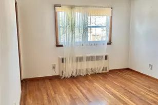 110 Evergreen Ave, Lynbrook, NY 11563 - Photo 4