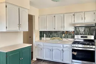 110 Evergreen Ave, Lynbrook, NY 11563 - Photo 6