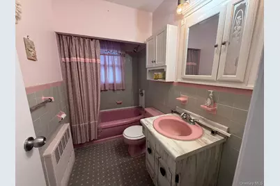 110 Evergreen Avenue #2nd Floor, Lynbrook, NY 11563 - Photo 14