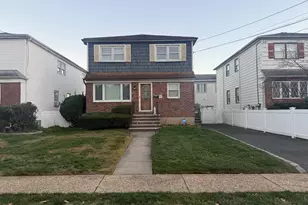 110 Evergreen Ave, Lynbrook, NY 11563 - Photo 2