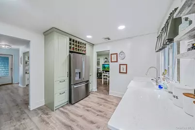 7 Hester Lane, Ronkonkoma, NY 11779 - Photo 8