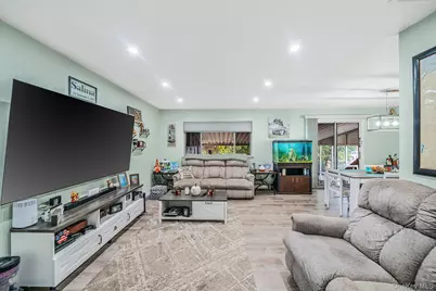 7 Hester Lane, Ronkonkoma, NY 11779 - Photo 4