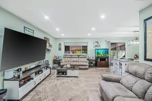 7 Hester Ln, Ronkonkoma, NY 11779 - Photo 4