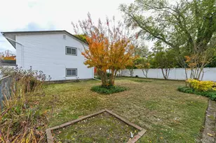 6 Clarke St, Brentwood, NY 11717 - Photo 4