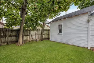 91-15 Vanderveer St, Queens Village, NY 11428 - Photo 22