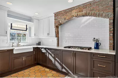 7 Shore Road, Manhasset, NY 11030 - Photo 14