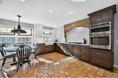 7 Shore Road, Manhasset, NY 11030 - Photo 12