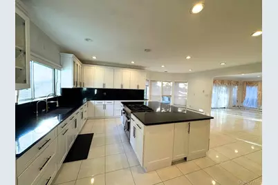 21 Cary Road, Great Neck, NY 11021 - Photo 14