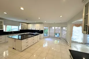 21 Cary Rd, Great Neck, NY 11021 - Photo 12