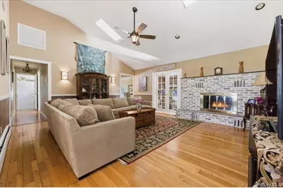 8 Penn Drive, Dix Hills, NY 11746 - Photo 4