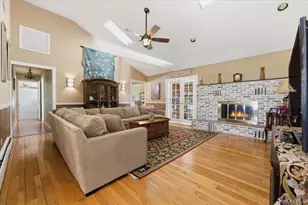 8 Penn Dr, Dix Hills, NY 11746 - Photo 4