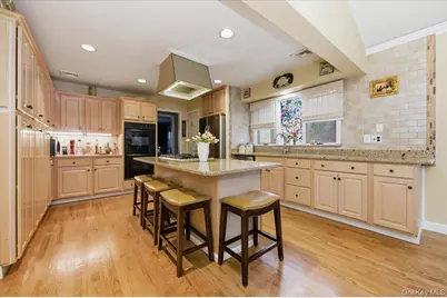 8 Penn Drive, Dix Hills, NY 11746 - Photo 10