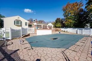 8 Penn Dr, Dix Hills, NY 11746 - Photo 40