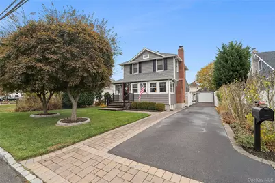 31 Roosevelt Avenue, Sayville, NY 11782 - Photo 2