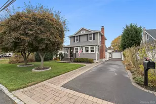 31 Roosevelt Ave, Sayville, NY 11782 - Photo 2