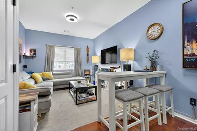 330 Maple Avenue #19, Westbury, NY 11590 - Photo 4