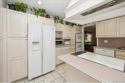 346 Ridgefield Road, Hauppauge, NY 11788 - Photo 22