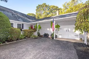 346 Ridgefield Rd, Hauppauge, NY 11788 - Photo 2