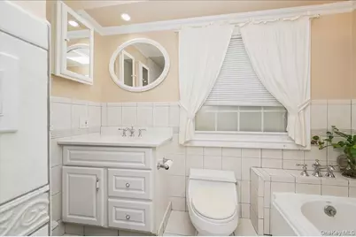 346 Ridgefield Road, Hauppauge, NY 11788 - Photo 10