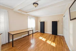 346 Ridgefield Rd, Hauppauge, NY 11788 - Photo 8