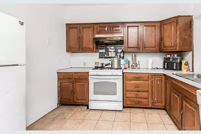 32 Alexander Avenue, Yonkers, NY 10704 - Photo 6