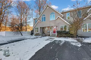 90 Roundtree Ct, Beacon, NY 12508 - Photo 2
