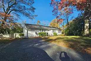 228 Hudson Ave, Lake Grove, NY 11755 - Photo 2