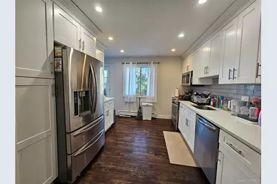 228 Hudson Avenue, Lake Grove, NY 11755 - Photo 6