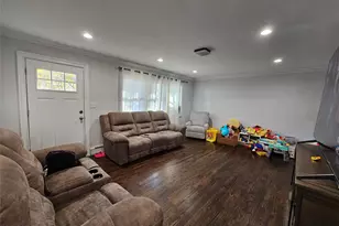 228 Hudson Ave, Lake Grove, NY 11755 - Photo 4