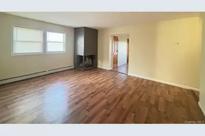 112 W Scudder Avenue, Copiague, NY 11726 - Photo 16