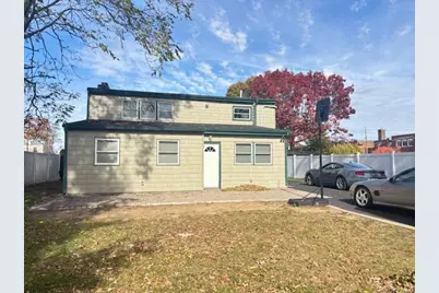 112 W Scudder Avenue, Copiague, NY 11726 - Photo 14